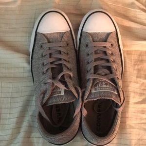 grey converse low tops